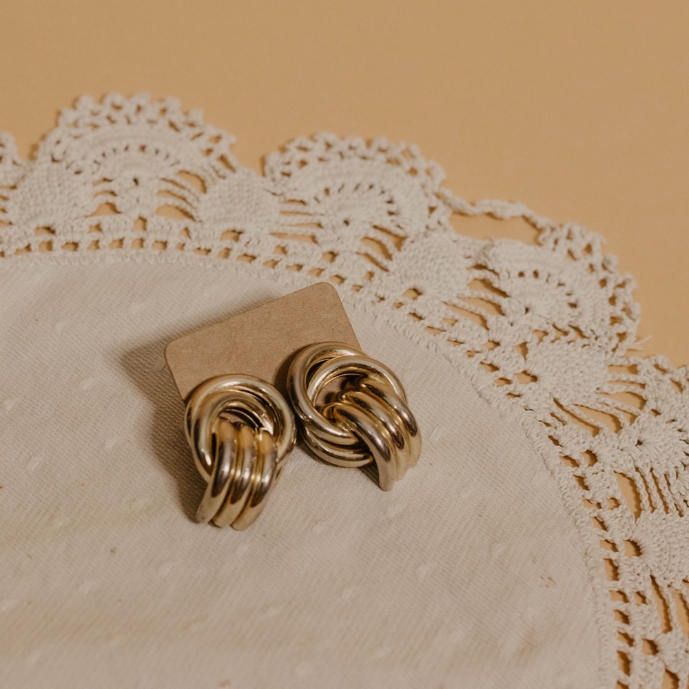 Vintage gold loop dangle earrings